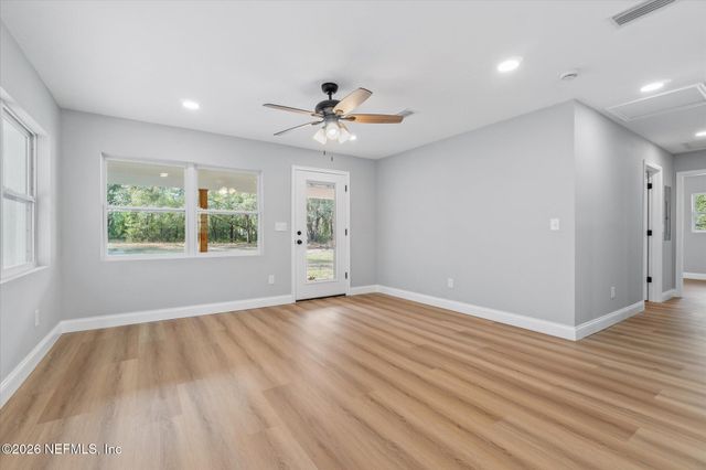 102 MULLINS Road, Palatka, FL 32177