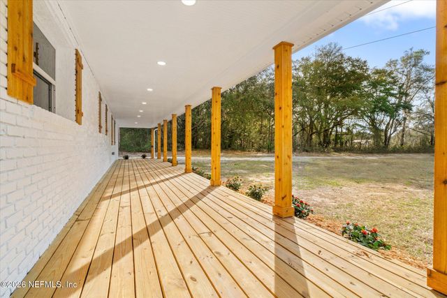 102 MULLINS Road, Palatka, FL 32177