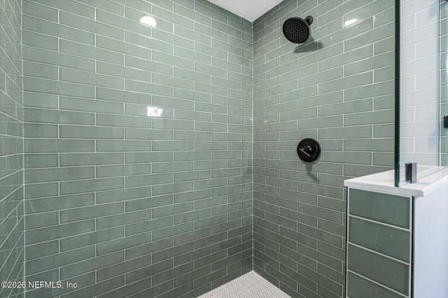 102 MULLINS Road, Palatka, FL 32177