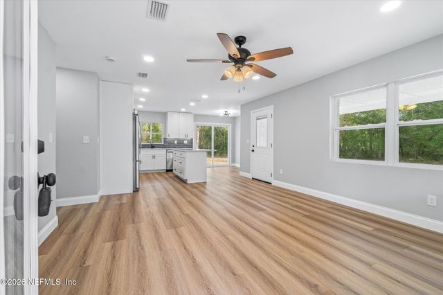 102 MULLINS Road, Palatka, FL 32177