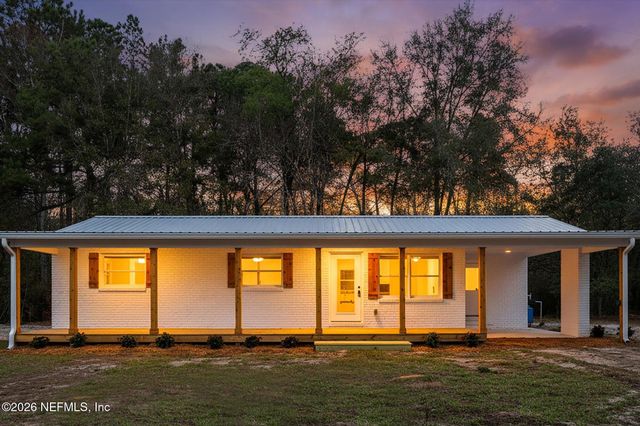 102 MULLINS Road, Palatka, FL 32177