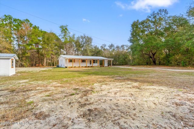 102 MULLINS Road, Palatka, FL 32177