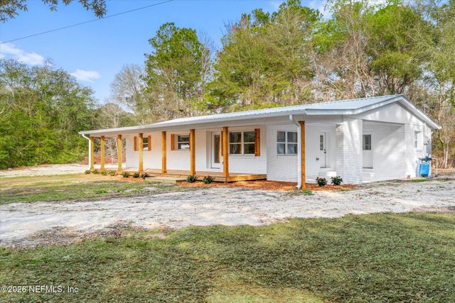 102 MULLINS Road, Palatka, FL 32177