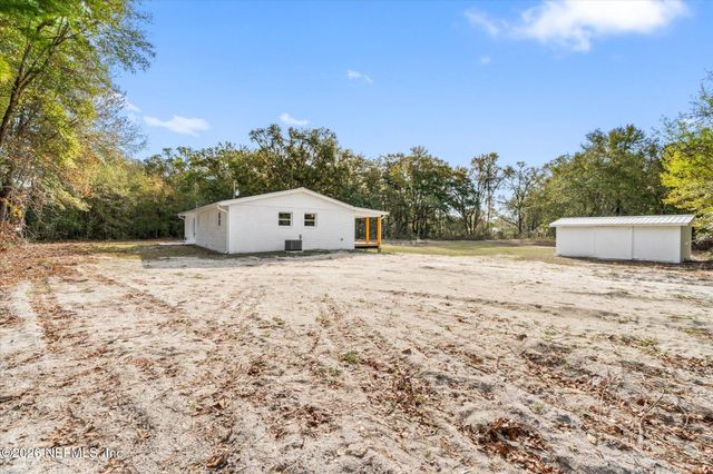 102 MULLINS Road, Palatka, FL 32177