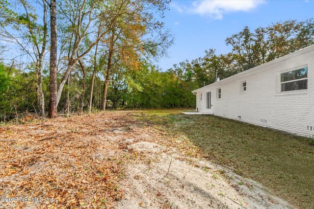 102 MULLINS Road, Palatka, FL 32177