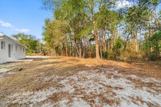 102 MULLINS Road, Palatka, FL 32177