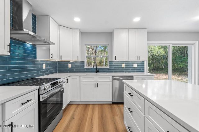 102 MULLINS Road, Palatka, FL 32177