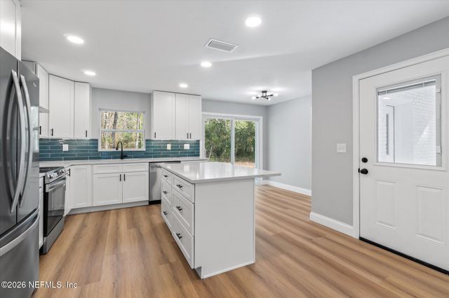 102 MULLINS Road, Palatka, FL 32177