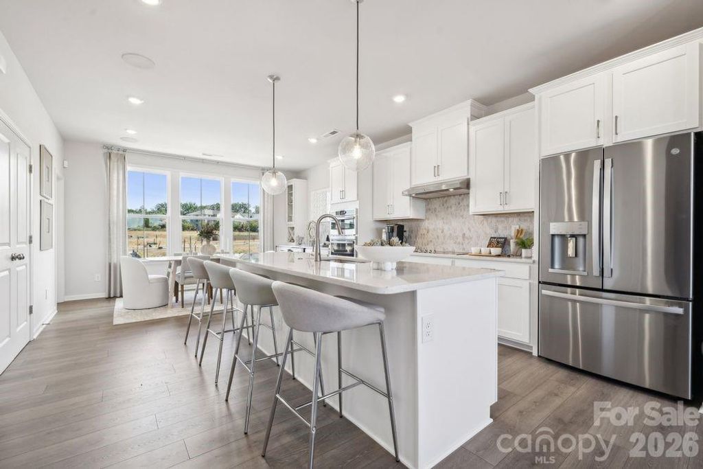 1912 Alexander Village Main Drive, Charlotte, NC 28262