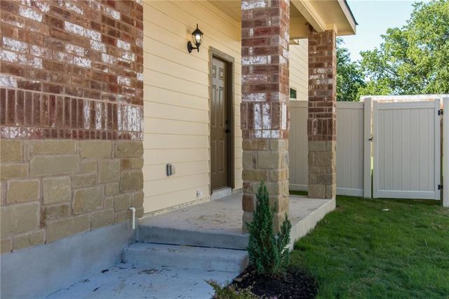 182 Samuel DR B, Buda, TX 78610
