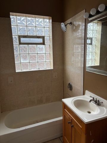 7920 S Lafayette Street, Chicago, IL 60620