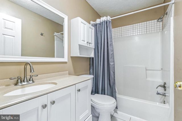 111 GATEWAY DR, Newark, DE 19711