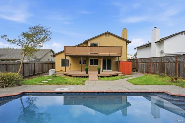450 Nikki Dr, Santa Rosa, CA 95401