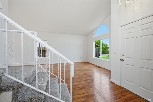 450 Nikki Dr, Santa Rosa, CA 95401