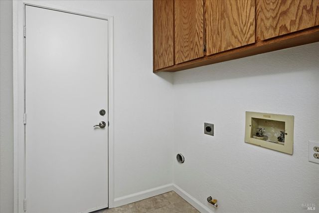 450 Nikki Dr, Santa Rosa, CA 95401