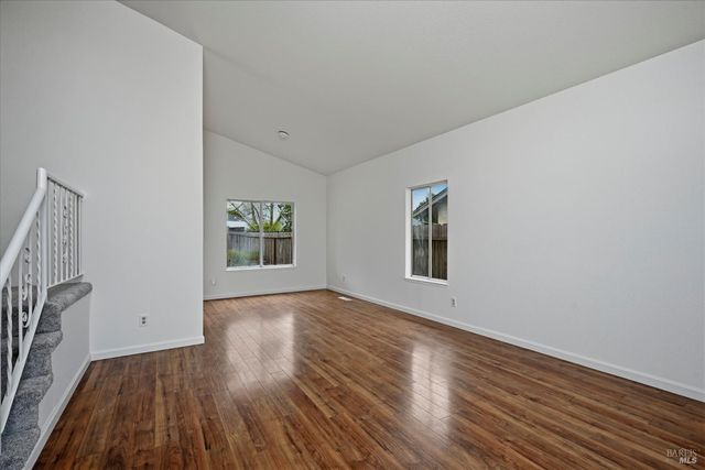 450 Nikki Dr, Santa Rosa, CA 95401