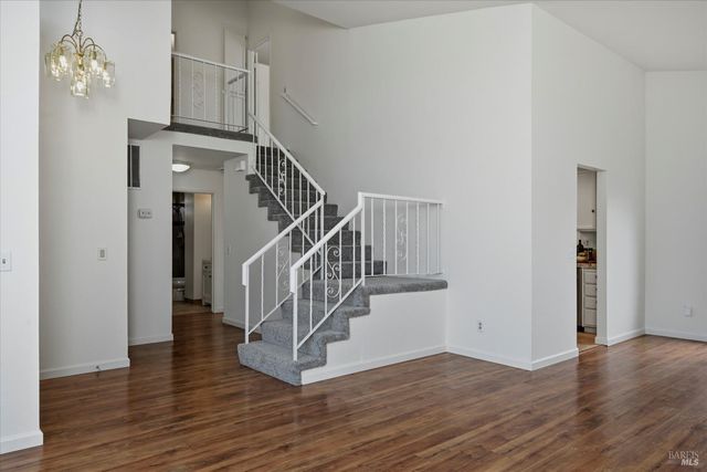 450 Nikki Dr, Santa Rosa, CA 95401