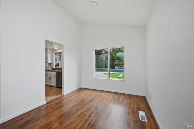 450 Nikki Dr, Santa Rosa, CA 95401