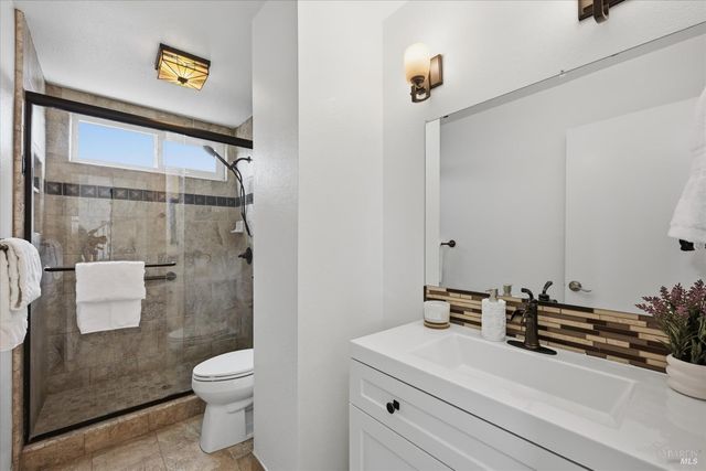 450 Nikki Dr, Santa Rosa, CA 95401