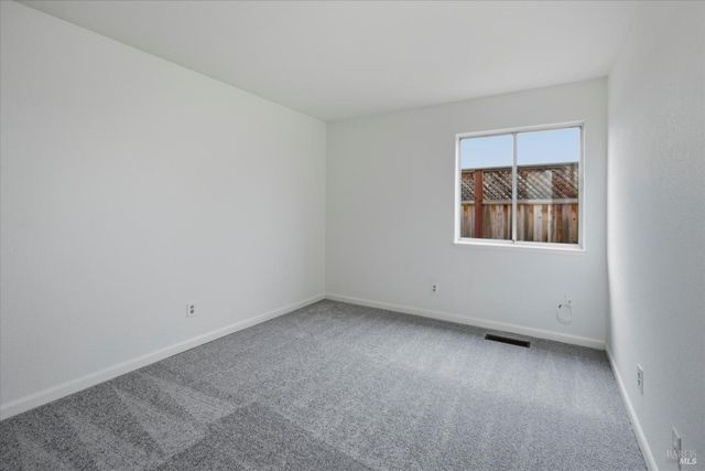 450 Nikki Dr, Santa Rosa, CA 95401