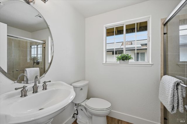 450 Nikki Dr, Santa Rosa, CA 95401