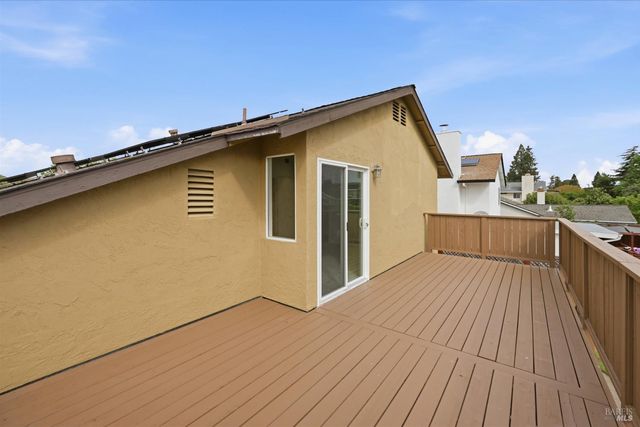 450 Nikki Dr, Santa Rosa, CA 95401