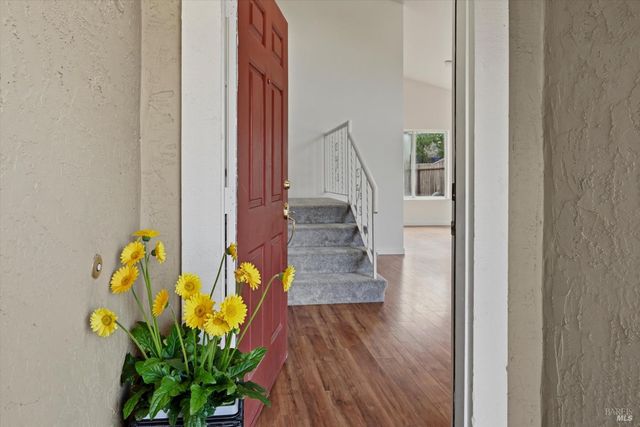 450 Nikki Dr, Santa Rosa, CA 95401