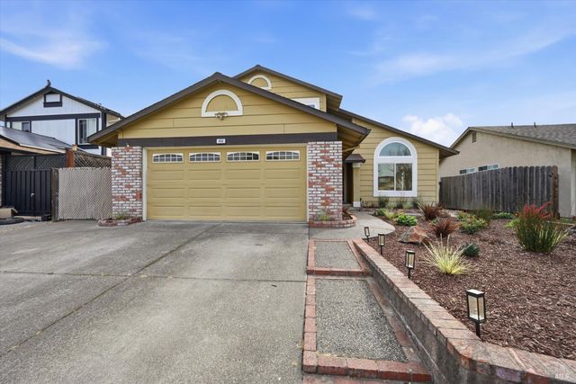 450 Nikki Dr, Santa Rosa, CA 95401