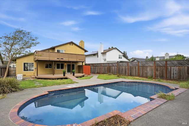 450 Nikki Dr, Santa Rosa, CA 95401