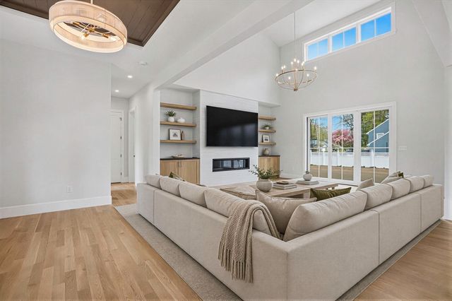 125 West Plain Street, Wayland, MA 01778
