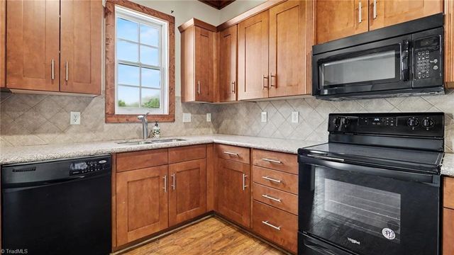 445 McAdoo Avenue, Greensboro, NC 27406