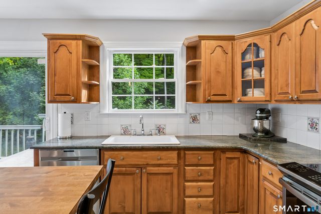 11 Autumn Drive, Danbury, CT 06811