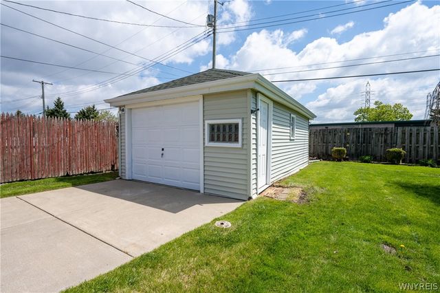 71 Laura Court, Cheektowaga, NY 14227