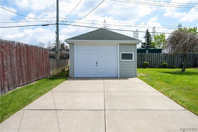 71 Laura Court, Cheektowaga, NY 14227