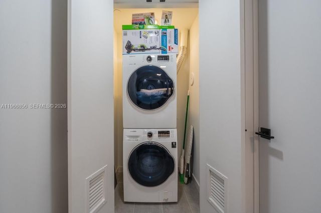 227 NE 2nd St 1905, Miami, FL 33132