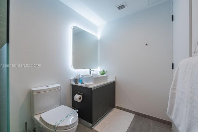 227 NE 2nd St 1905, Miami, FL 33132