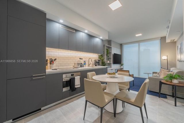 227 NE 2nd St 1905, Miami, FL 33132