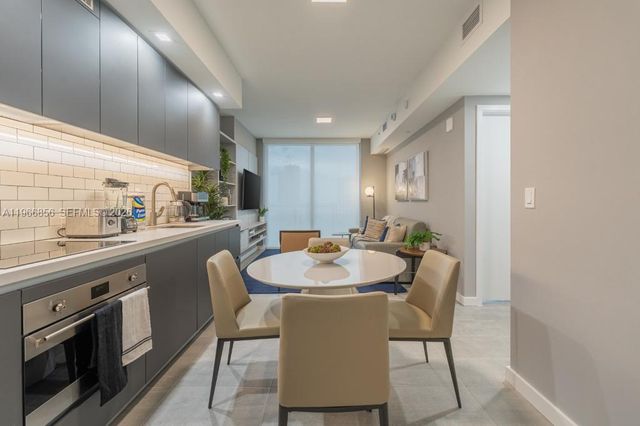 227 NE 2nd St 1905, Miami, FL 33132