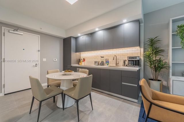 227 NE 2nd St 1905, Miami, FL 33132