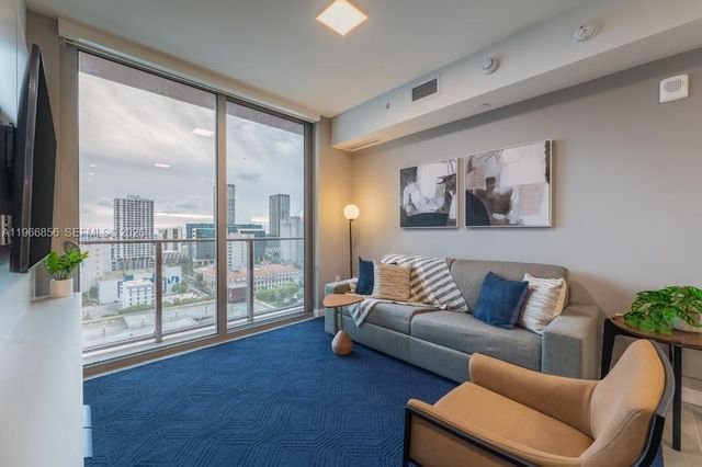 227 NE 2nd St 1905, Miami, FL 33132