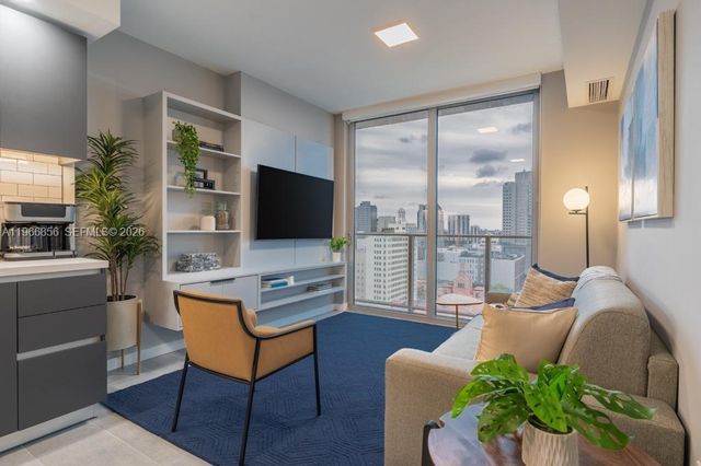 227 NE 2nd St 1905, Miami, FL 33132