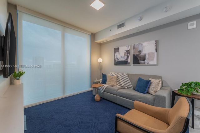 227 NE 2nd St 1905, Miami, FL 33132