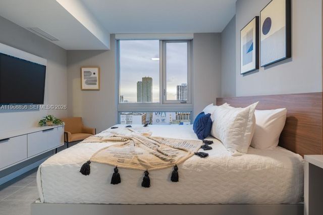 227 NE 2nd St 1905, Miami, FL 33132