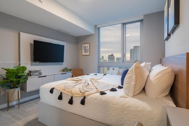 227 NE 2nd St 1905, Miami, FL 33132