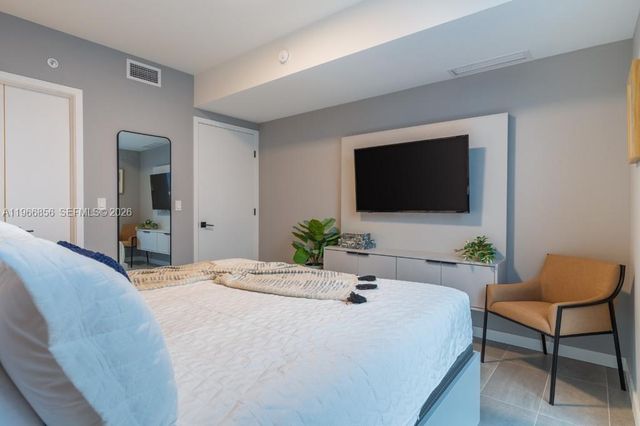 227 NE 2nd St 1905, Miami, FL 33132