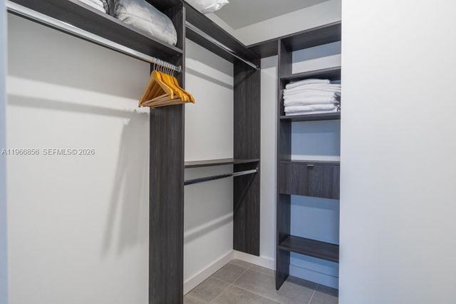 227 NE 2nd St 1905, Miami, FL 33132