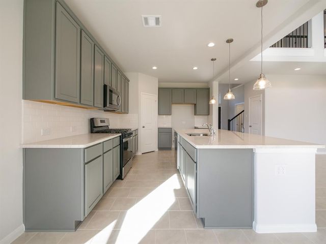 8 Carmel Dr, Manvel, TX 77578