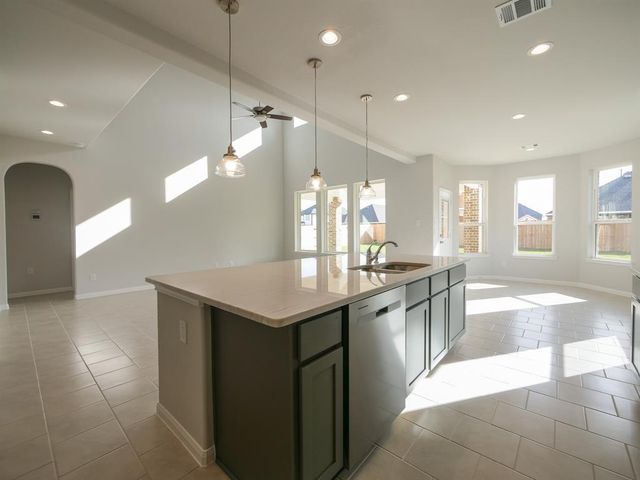 8 Carmel Dr, Manvel, TX 77578