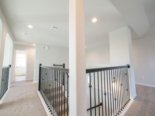 8 Carmel Dr, Manvel, TX 77578