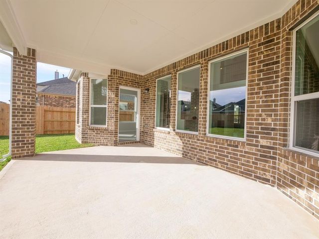 8 Carmel Dr, Manvel, TX 77578